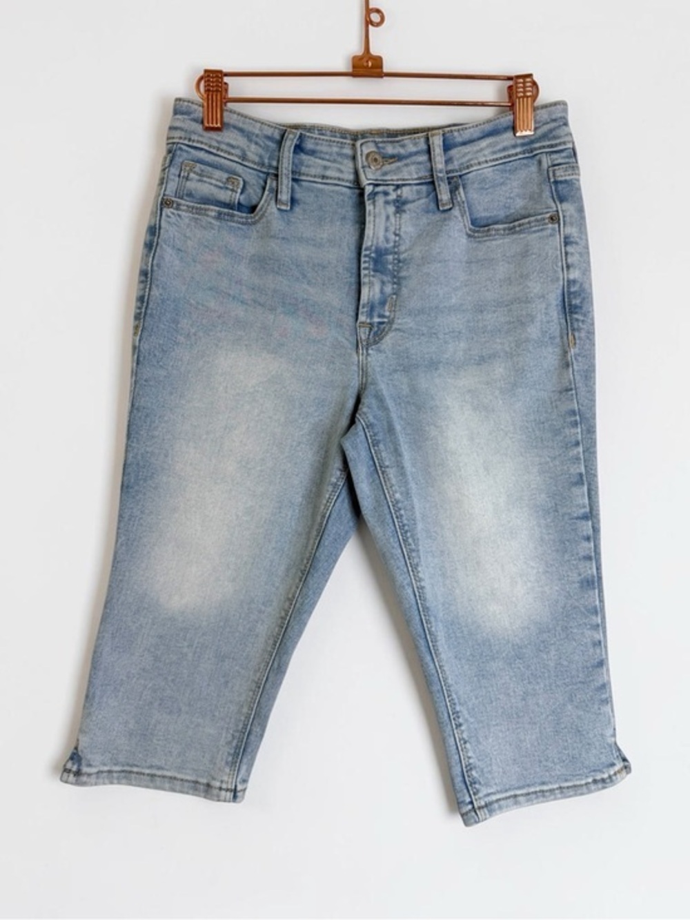 Old Navy Capri Blue High Rise Capri Denim Secret Smooth Pockets Light Wash 6